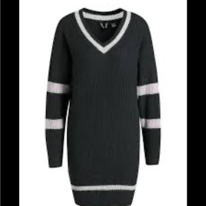 Cute and soft Black dress with off white and light pink trim M/L Roxy!